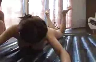 XXX Un uomo forte punisce una cagna e lo vecchie nude video rende schiavo