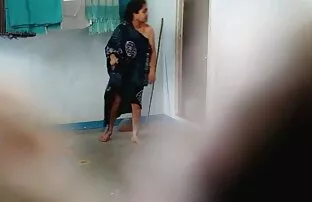 XXX Uomini forti treno vecchie nude pelose membri di una bionda