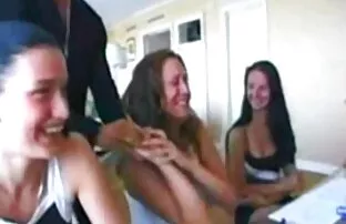 XXX Cameriera video vecchie nude nel corridoio
