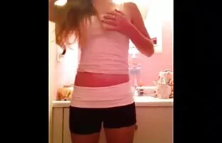 XXX Aiutare una ragazza con le sue lezioni vecchia signora nuda pur avendo lei in culo cazzo
