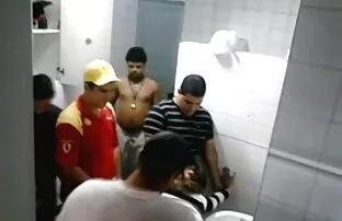XXX Uomo esperto tieni i vicini lontani nonne porche nude dalla lettura dei giornali Hannon