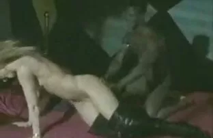XXX Red si sedette sul donne anziane nude water, nascondendosi e catturando allo stesso tempo.