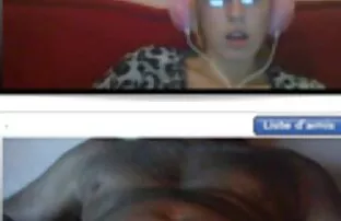 XXX Ragazza coda vecchie signore nude di cavallo mostra i suoi capelli vergini