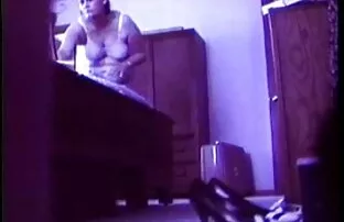 XXX E indossare i suoi vestiti nonne anziane nude