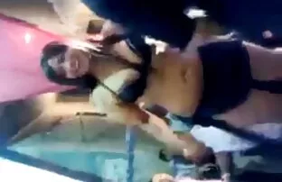 XXX Una ragazza sotto forma di una persona di polizia in Ucraina per i donne anziane nude suoi muscoli pettorali