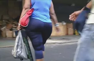 XXX Gettano donne molto vecchie nude i cani nei buchi nel