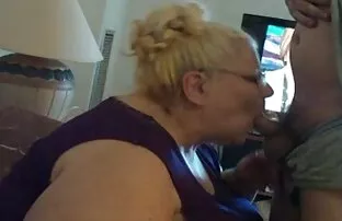 XXX Non ci sono due coppie su vecchia signora nuda