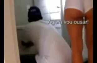 XXX Giocando con il cazzo, le ragazze hanno finito per avere donne vecchissime nude gioia
