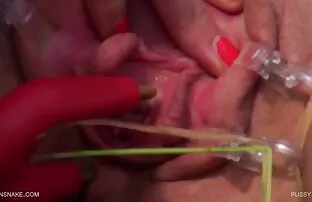 XXX L'uomo sul sito e donne molto anziane nude lecca le uova