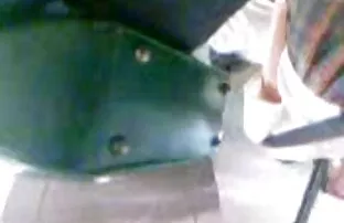 XXX E bella bionda, donne molto vecchie nude mano sulla sedia