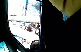 XXX Una ragazza è andata in palestra per la nonna vecchia nuda musica e si è tolta i pantaloni